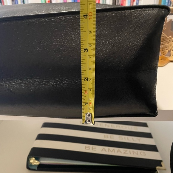 Vintage Chanel!!! Buy this Authentic CHANEL large lambskin shopping tote - Picture 7 of 16